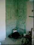 Alte Duschkabine + Brausetasse und Fliesen sind entfernt, Boden und Wand mit neuer Feuchtraum und Haftgrundierung versehen, Bild 2