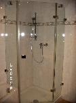 Reichel Fünfeckdusche Creation Sondermaß, linke Seitenwand neben Badewannne überlappend, Beschläge chrom-hochglanz, Echtglas glatt hell ( Tür 6 mm, Seitenwände 8 mm ), Höhe 1900 mm,  Bild 1